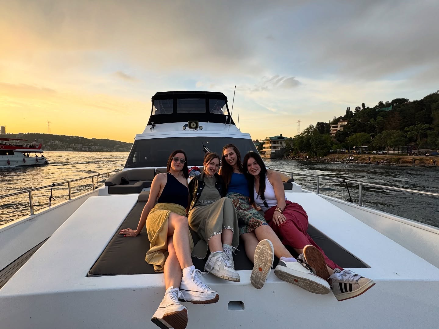Memorible moments at Sunset Cruise🌅