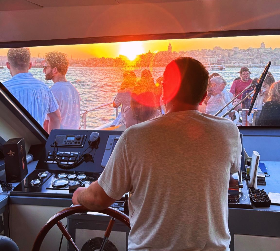 Sunset from the captain’s view. ⚓
Experience Istanbul from a different perspective.
