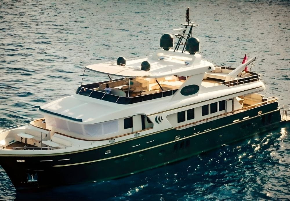 River Storm Yacht​ (2)