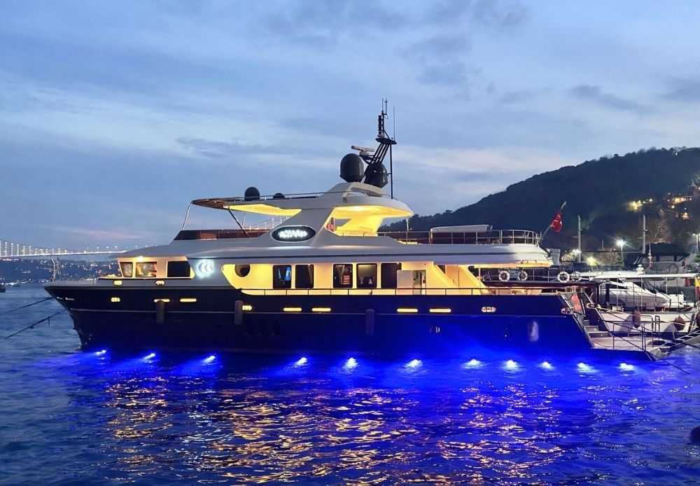 River Storm Yacht​ (3)