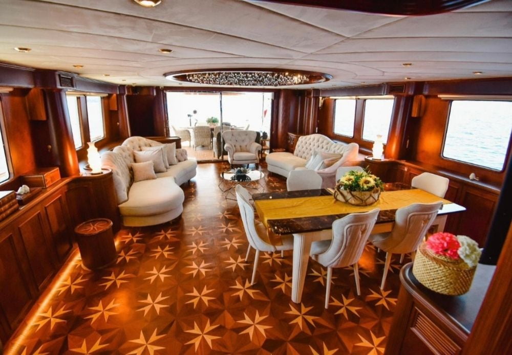 River Storm Yacht​ (4)