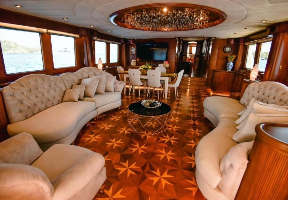 River Storm Yacht​ (5)